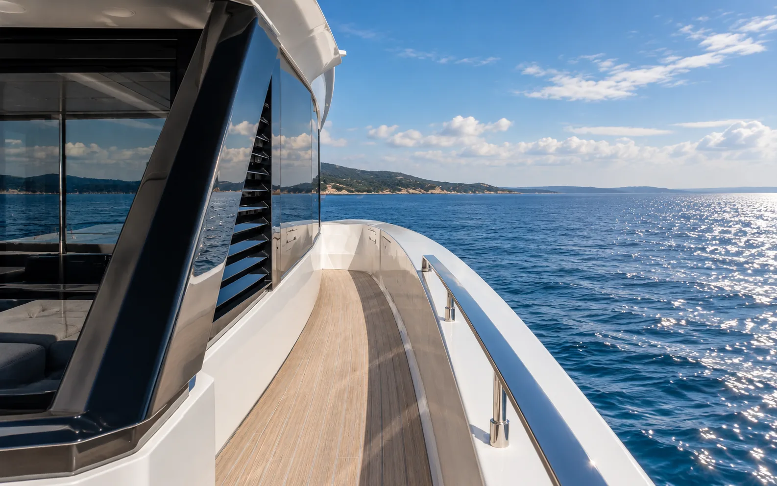 Side deck walkway leading forward along the rail