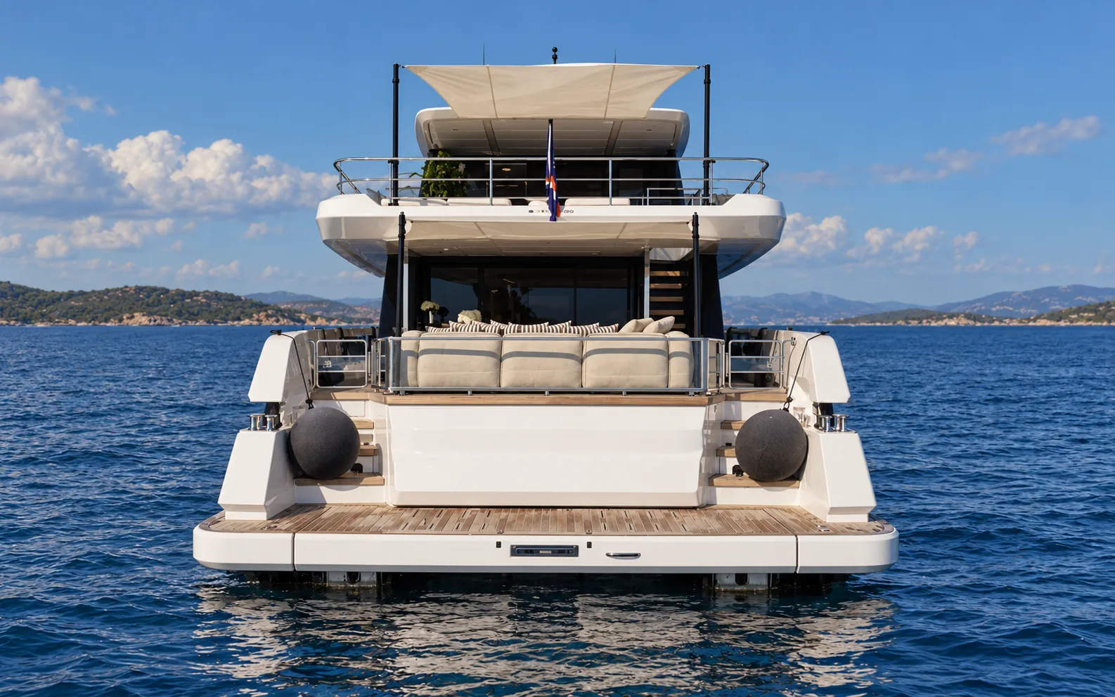 The stern, with the bathing platform and the aft deck