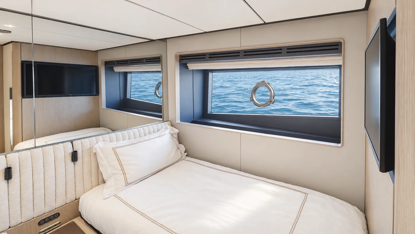 Single cabin with a hull window