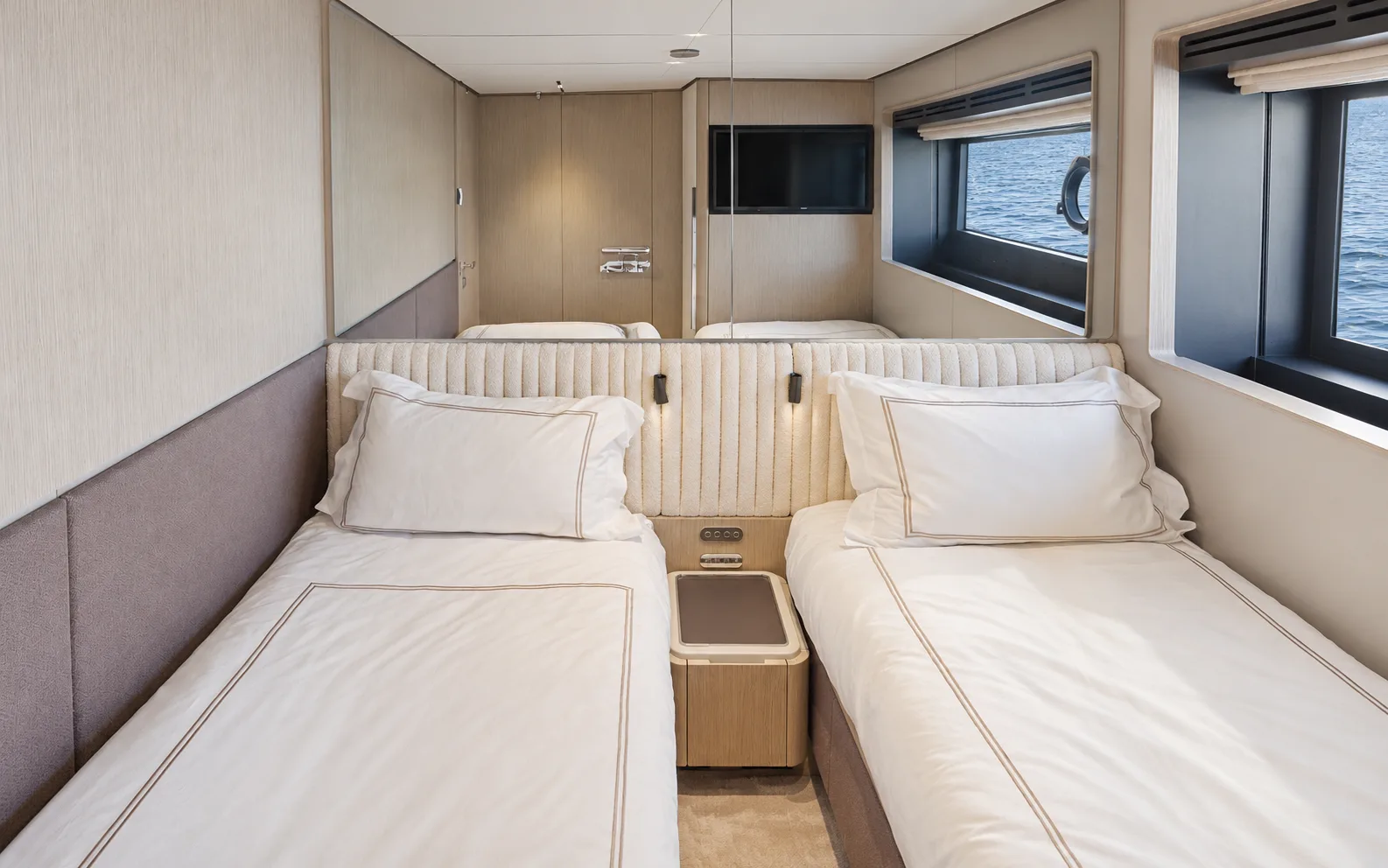 Twin cabin with two single berths